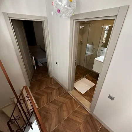 Semesterbostad House *