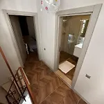 Semesterbostad House *